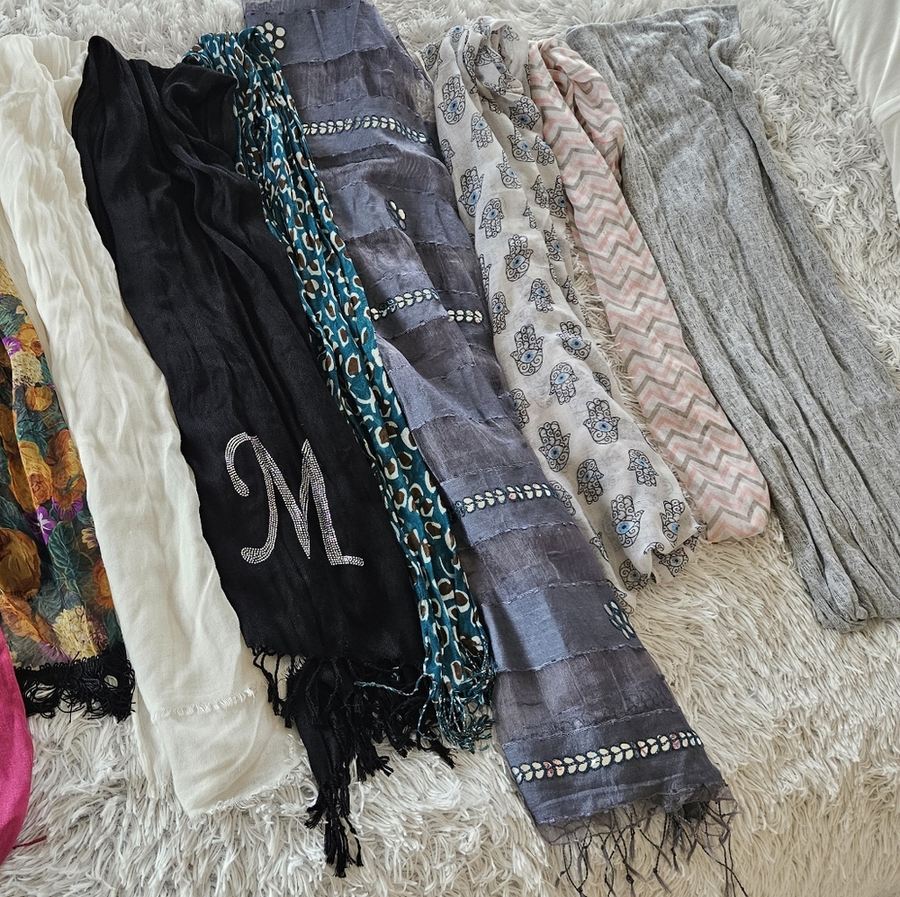 Lot of 10 Womens Lightweight Scarves Scarfs and Infinity Scarfs Multicolor - Picture 4 of 4